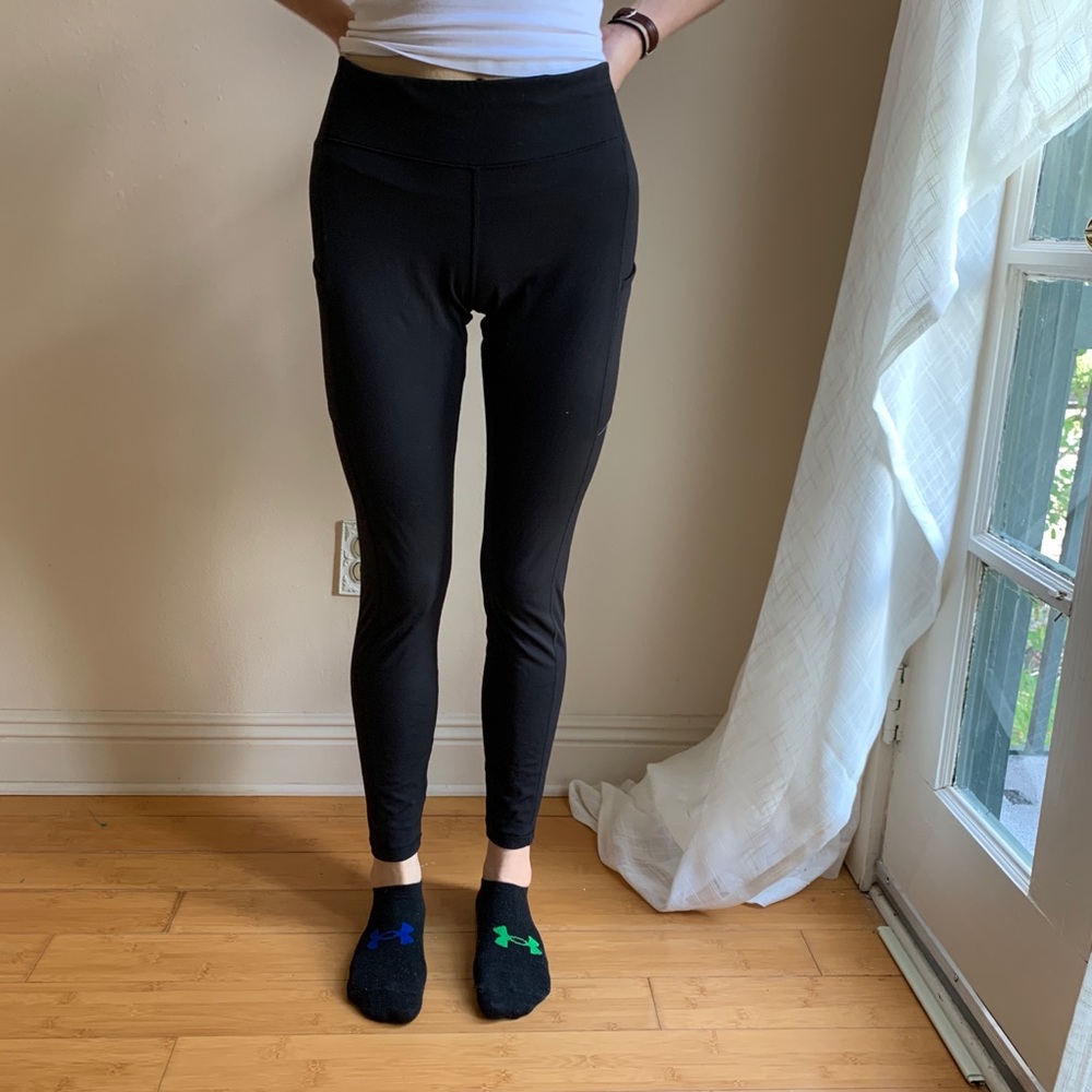 Black lululemon leggings 31’ length with pockets